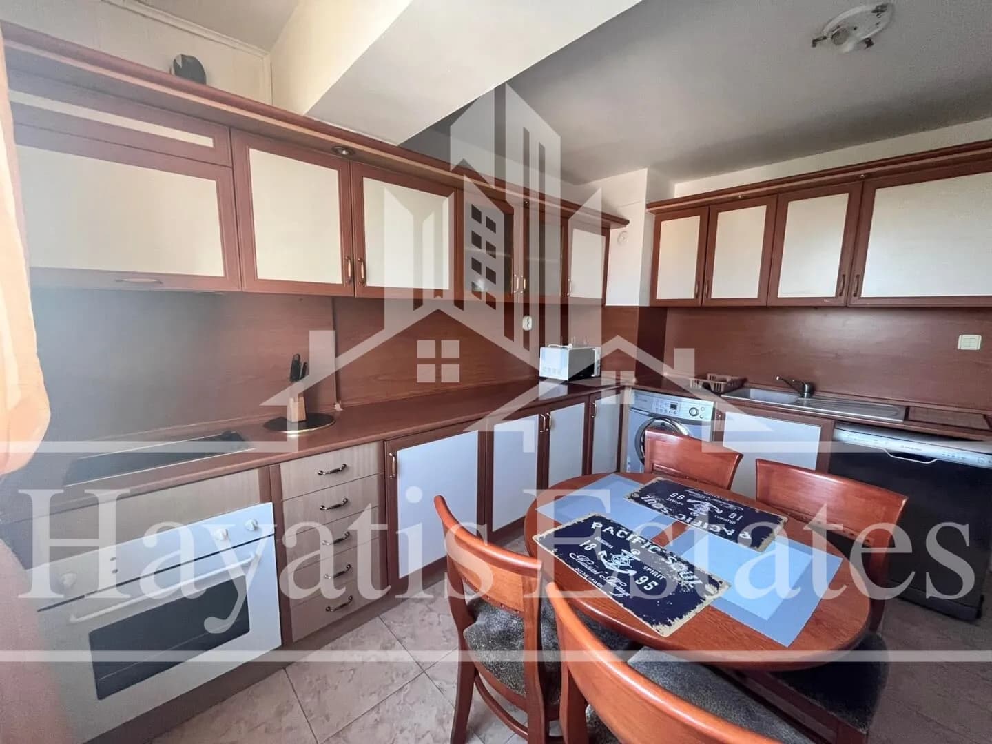 Тристаен апартамент под наем в идеален център