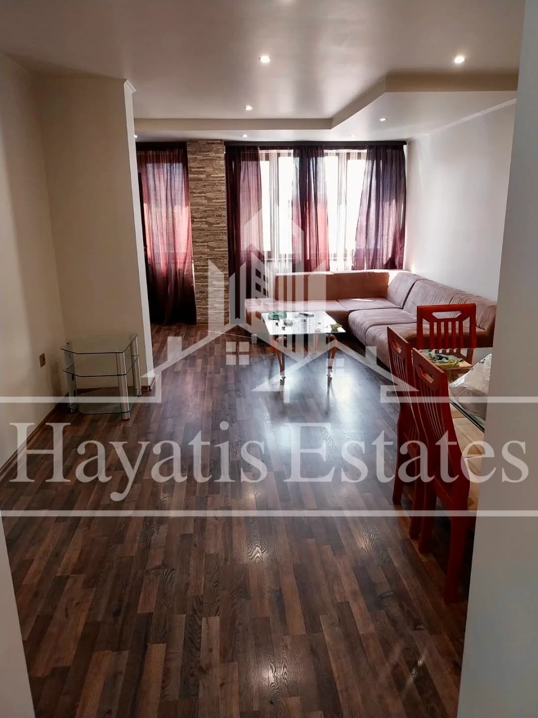 Двуетажна луксозна къща под наем