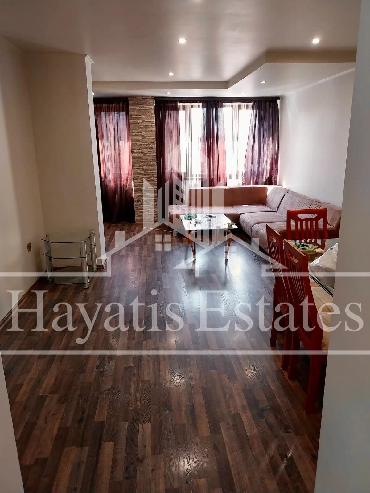 Двуетажна луксозна къща под наем