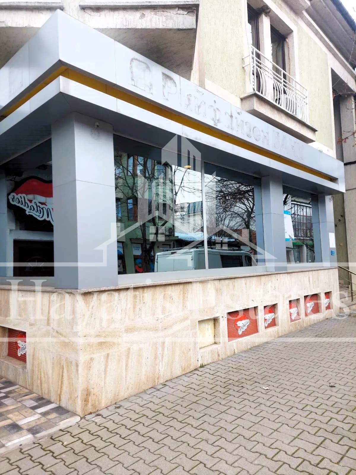 Търговско помещение под наем в идеален център