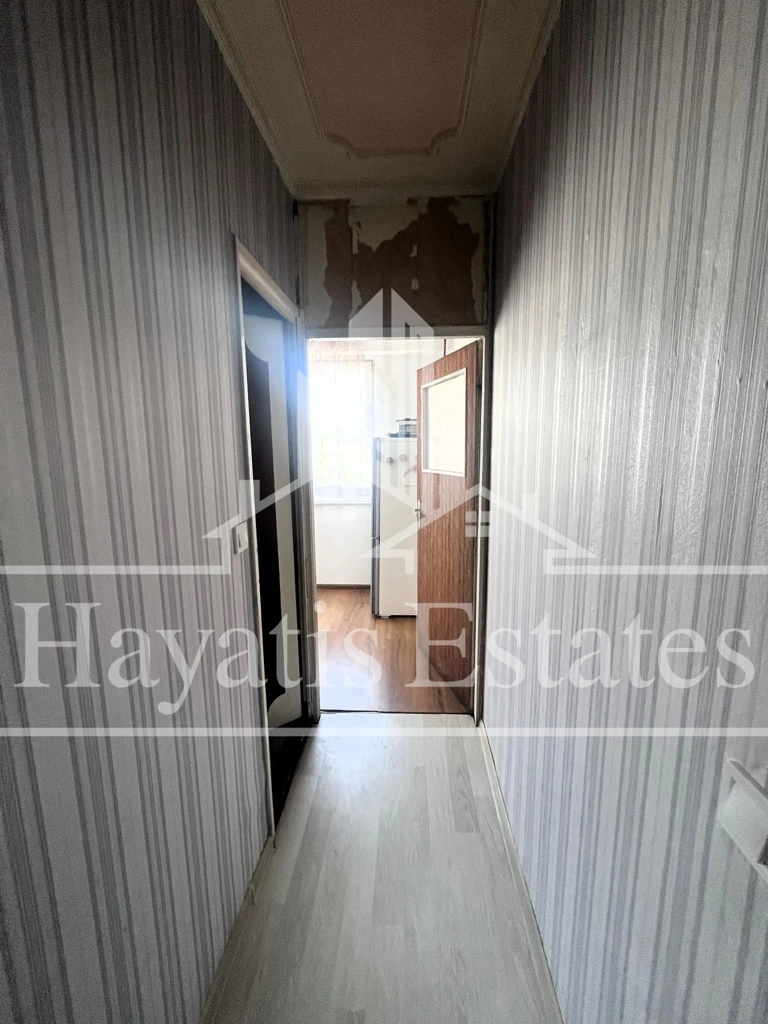 Тристаен апартамент за продажба с мазе