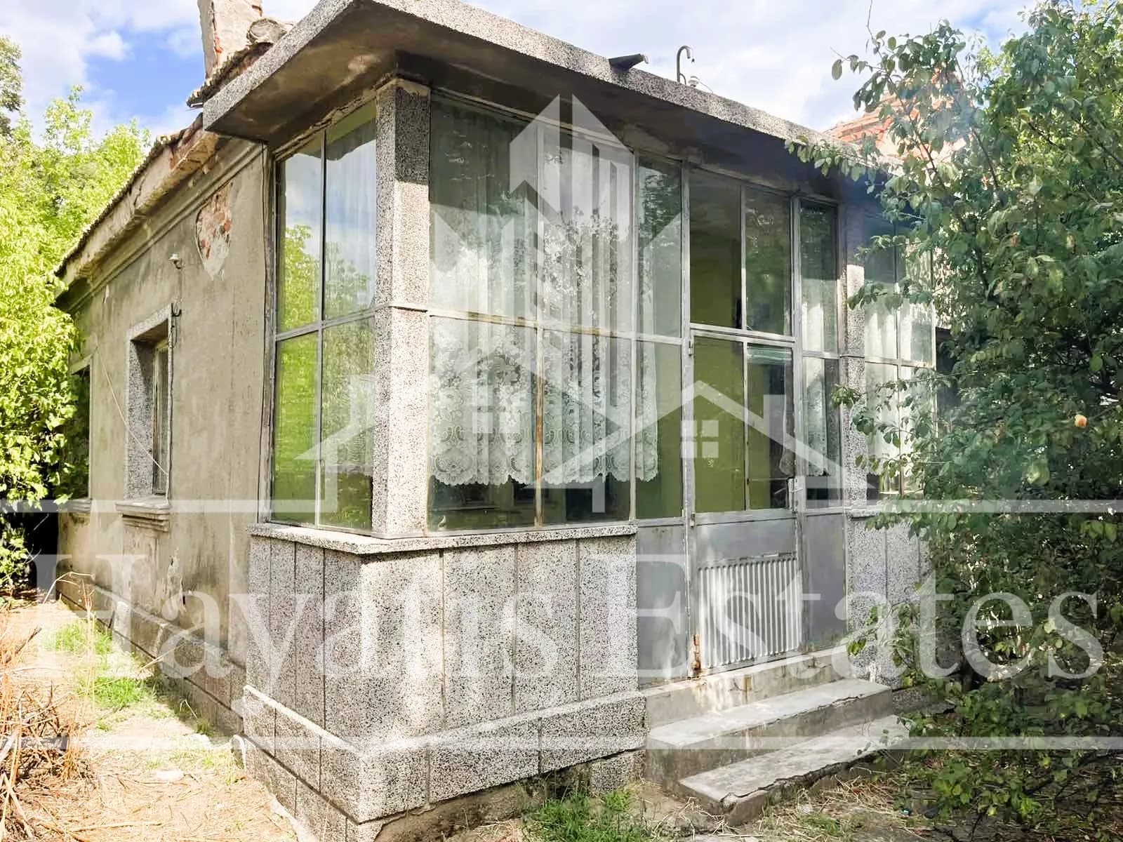 Еднофамилна къща за продажба в идеален център