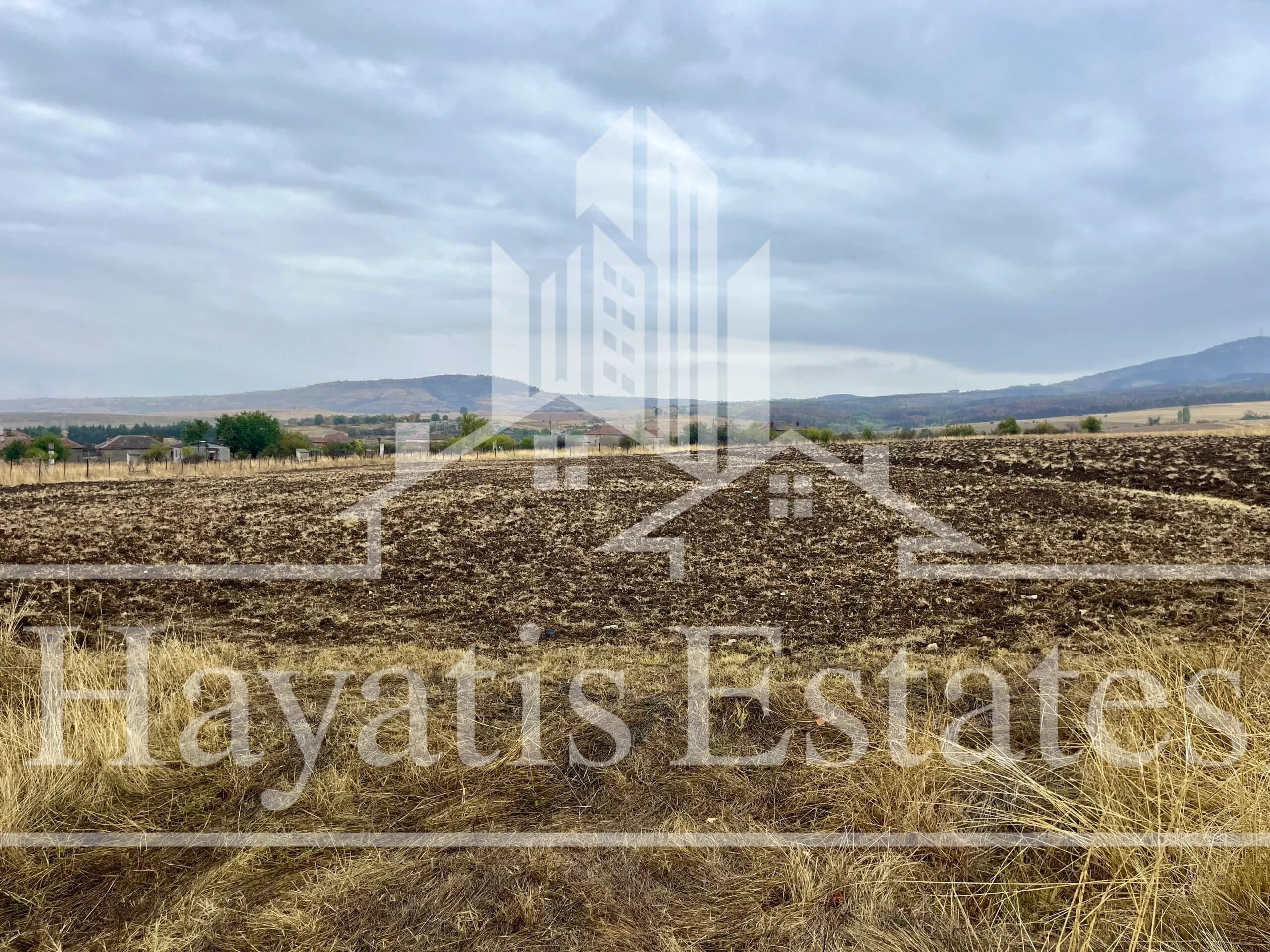 УПИ за продажба с постройка за животновъдни цели в с. Студена