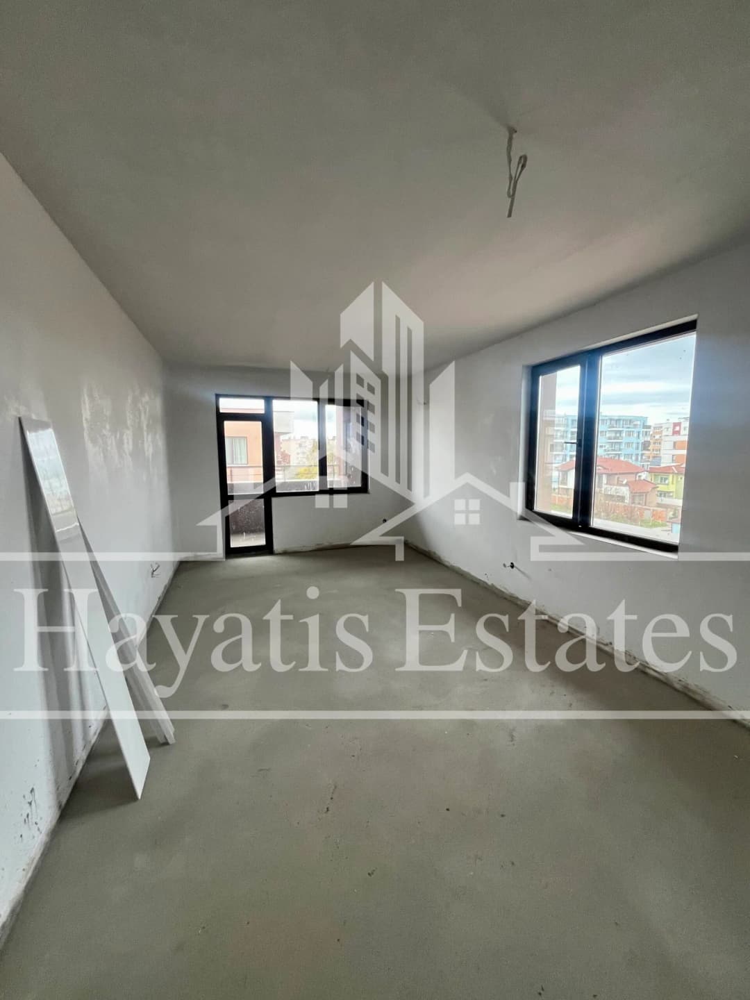 Тристаен апартамент за продажба в нова сграда