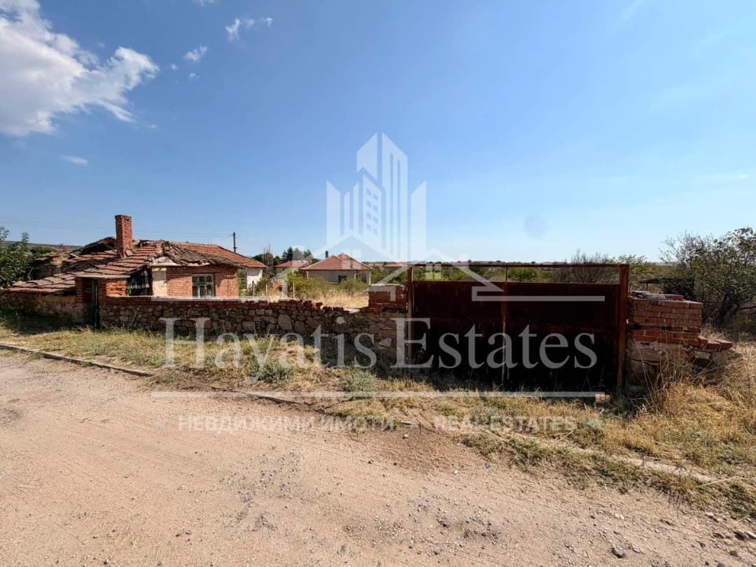 Къща за продажба в с. Оряхово